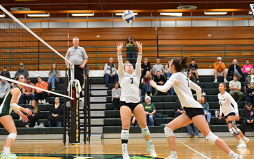 MCC setter setting up middle for spike